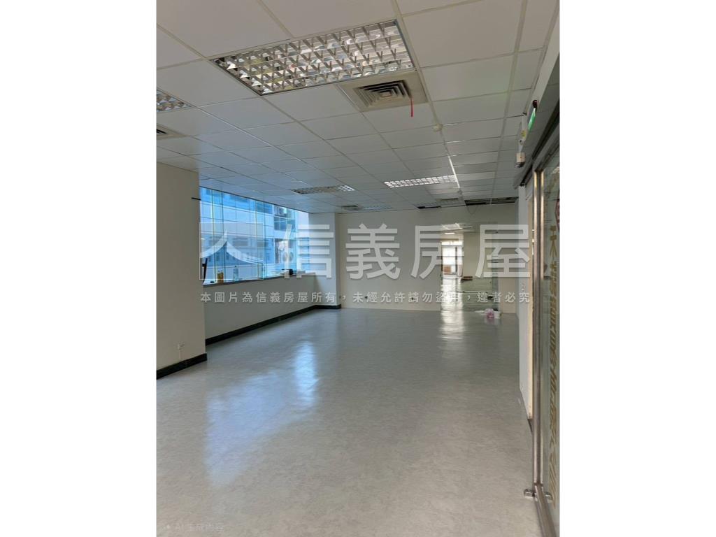 阿姆斯壯邊間採光辦公室房屋室內格局與周邊環境