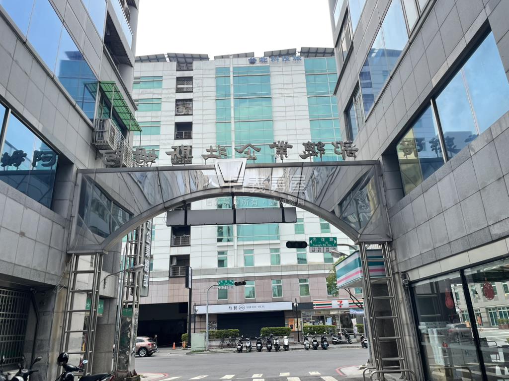 阿姆斯壯邊間採光辦公室房屋室內格局與周邊環境