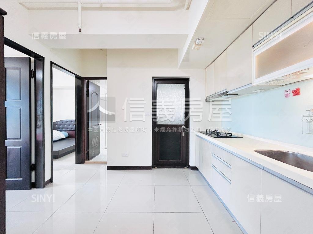 閱讀萊茵兩房平面車位房屋室內格局與周邊環境