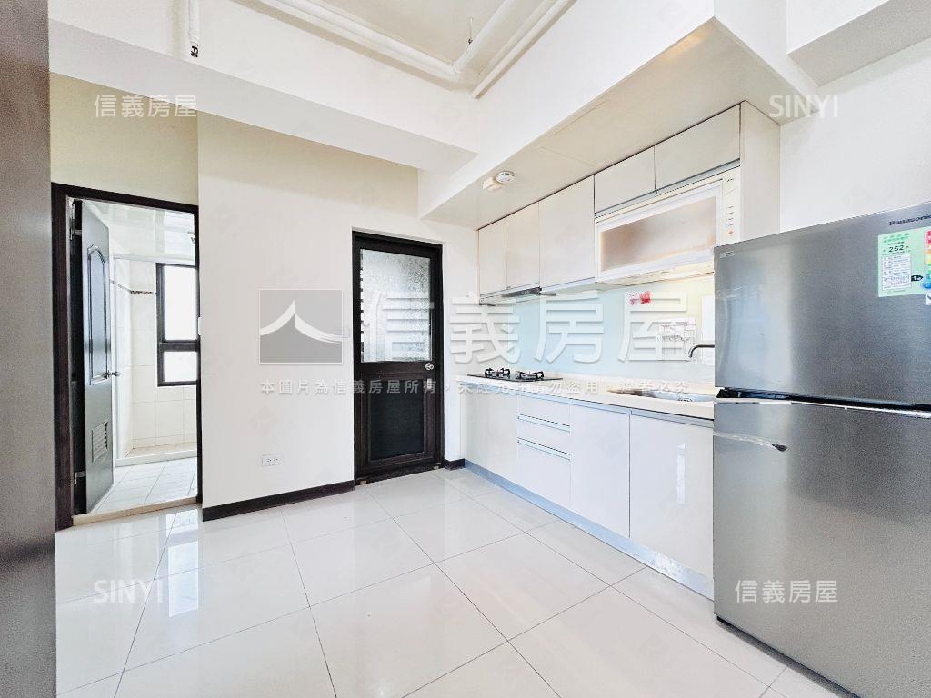 閱讀萊茵兩房平面車位房屋室內格局與周邊環境