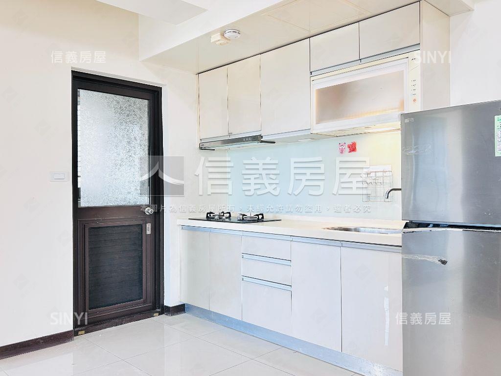 閱讀萊茵兩房平面車位房屋室內格局與周邊環境