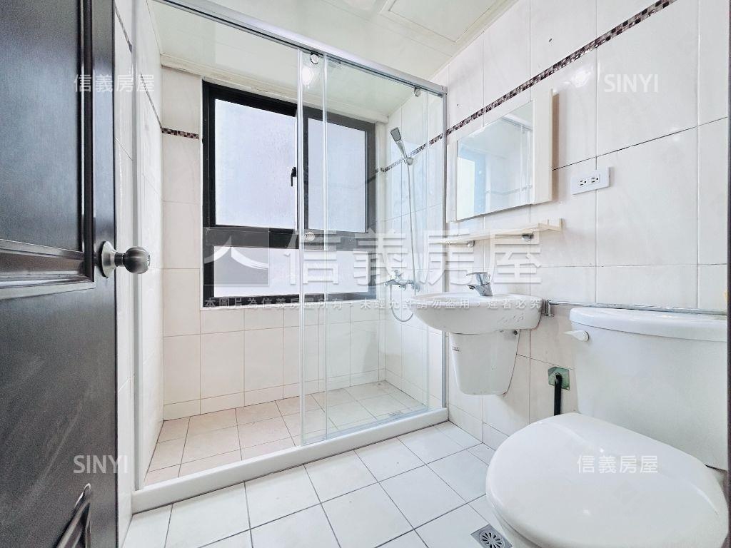 閱讀萊茵兩房平面車位房屋室內格局與周邊環境