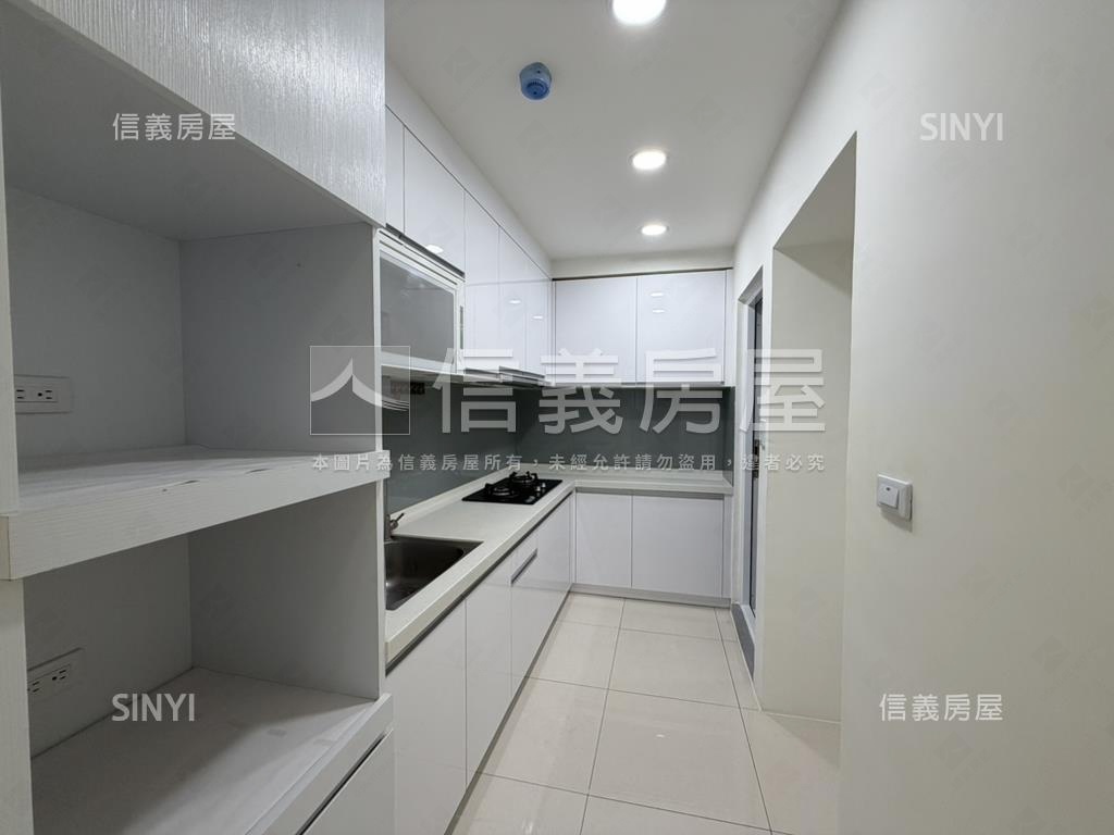 近新光三越四房平車房屋室內格局與周邊環境