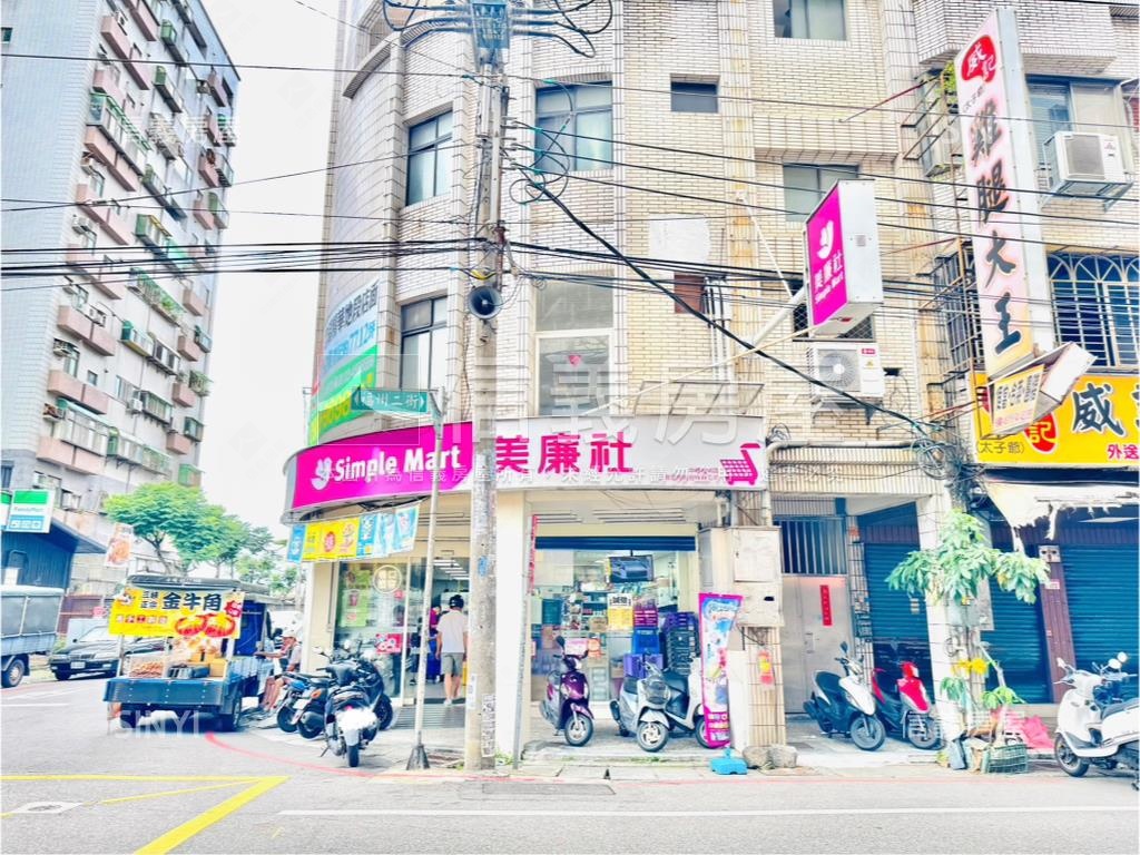 １＋２樓醒目三角窗金店面房屋室內格局與周邊環境