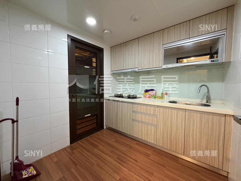 龍安★中路御品面中庭三房房屋室內格局與周邊環境
