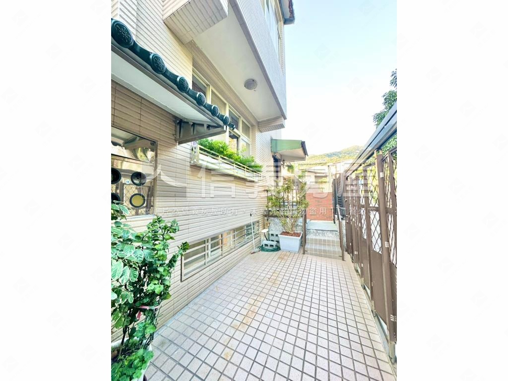 大屯路一樓公寓房屋室內格局與周邊環境