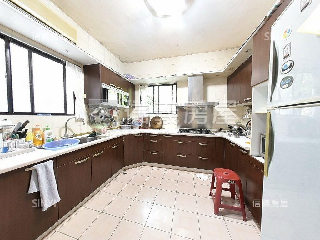 國會山莊獨立地號透天房屋室內格局與周邊環境