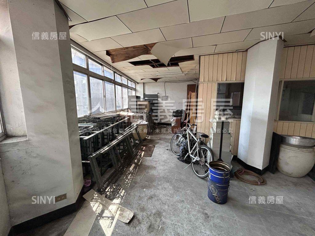 急售！西屯大地坪角間透店房屋室內格局與周邊環境
