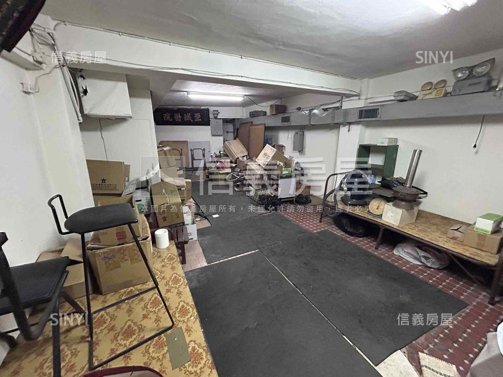 急售！西屯大地坪角間透店房屋室內格局與周邊環境