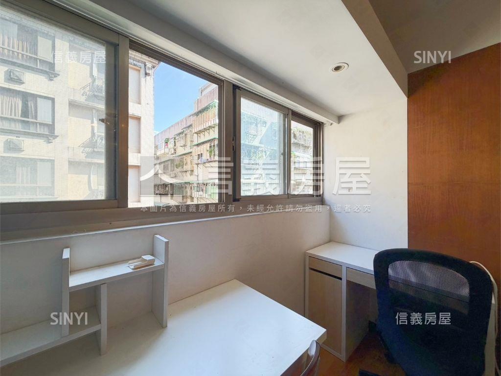 陽光公園捷運成家３房車位房屋室內格局與周邊環境