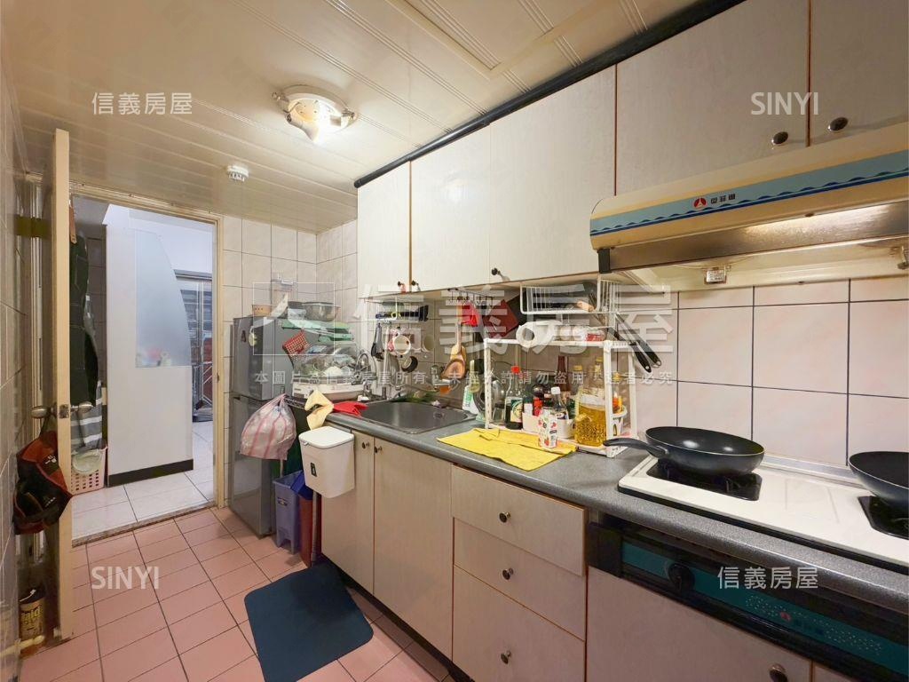 陽光公園捷運成家３房車位房屋室內格局與周邊環境