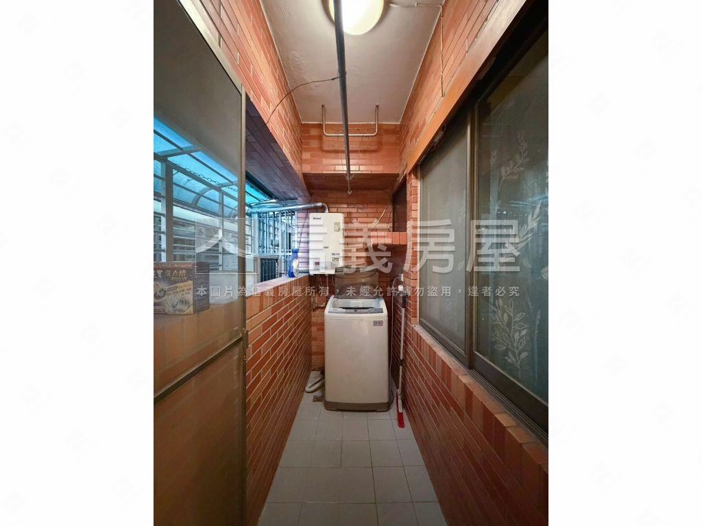 陽光公園捷運成家３房車位房屋室內格局與周邊環境