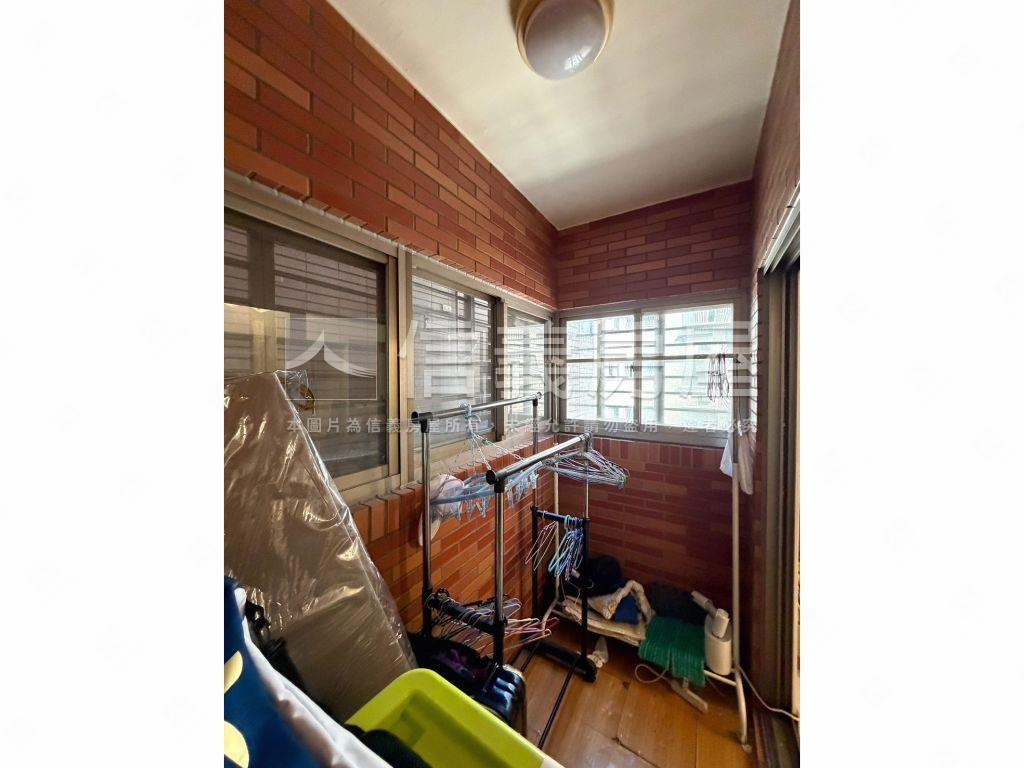 陽光公園捷運成家３房車位房屋室內格局與周邊環境