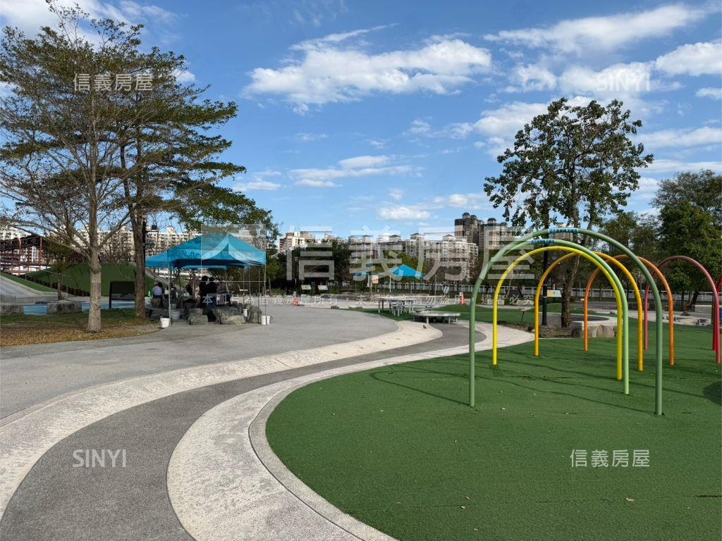 陽光公園捷運成家３房車位房屋室內格局與周邊環境