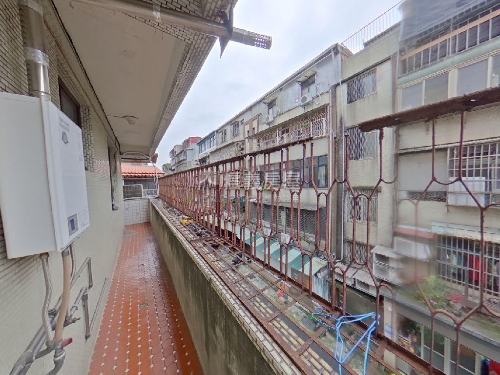邊間明亮膝蓋不累三房房屋室內格局與周邊環境