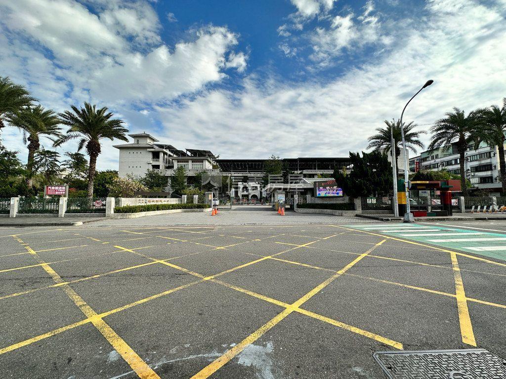 塗城商圈兩房兩衛附車位房屋室內格局與周邊環境