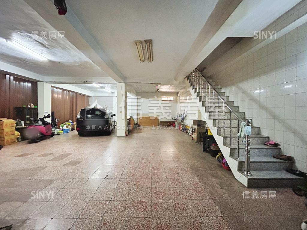 鳳山中正路熱鬧大地坪透店房屋室內格局與周邊環境