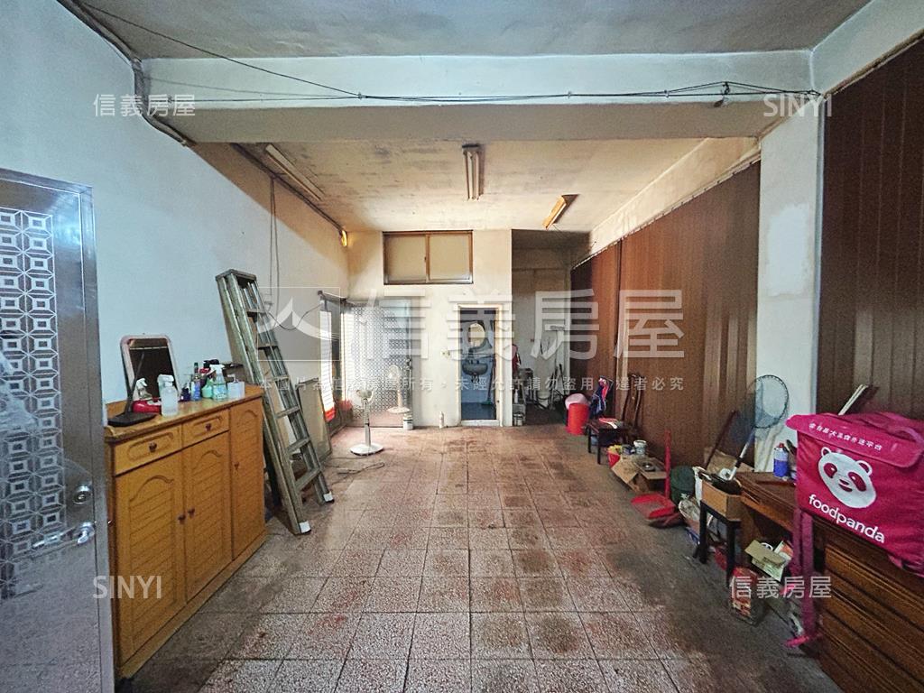 鳳山中正路熱鬧大地坪透店房屋室內格局與周邊環境