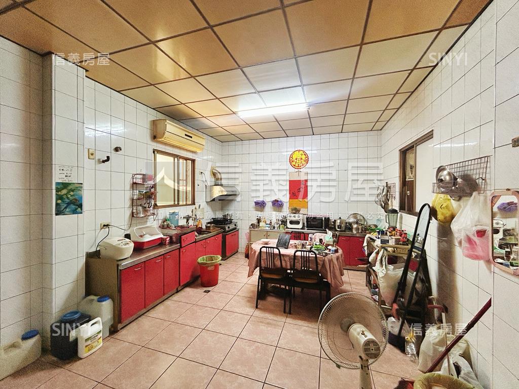 鳳山中正路熱鬧大地坪透店房屋室內格局與周邊環境