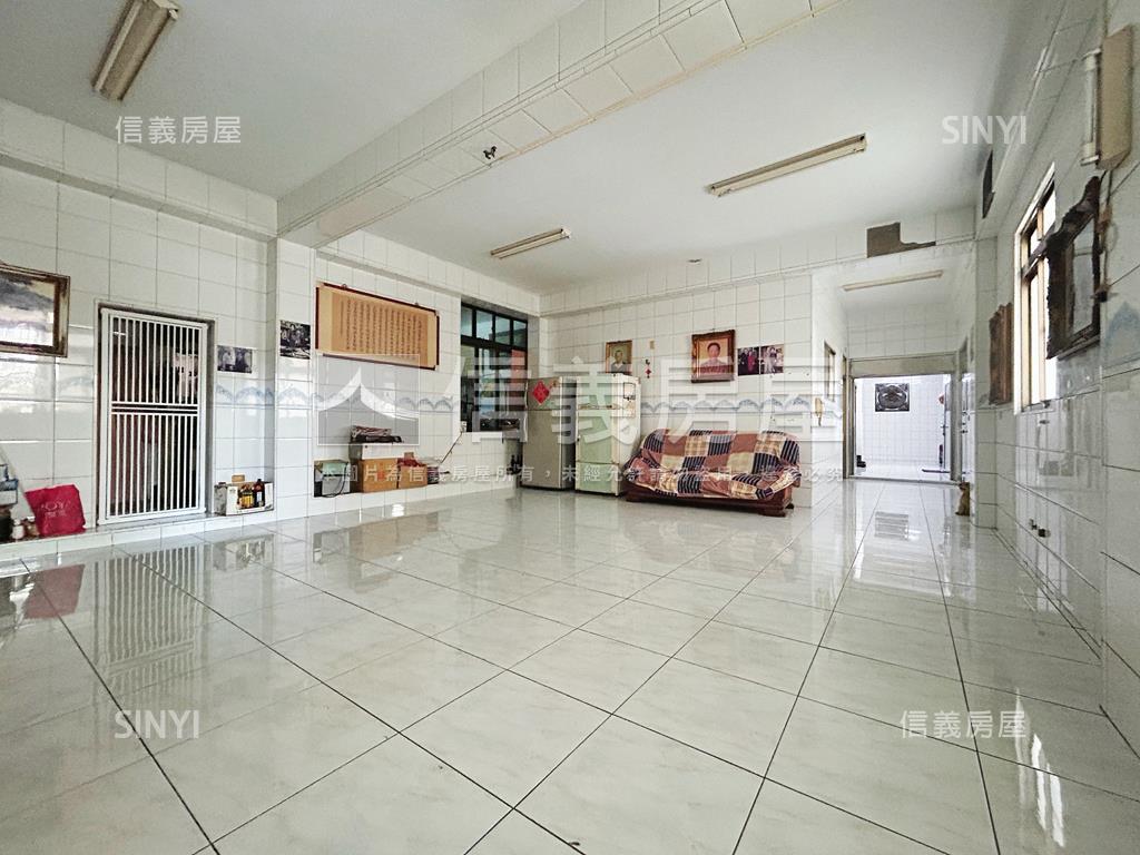 鳳山中正路熱鬧大地坪透店房屋室內格局與周邊環境