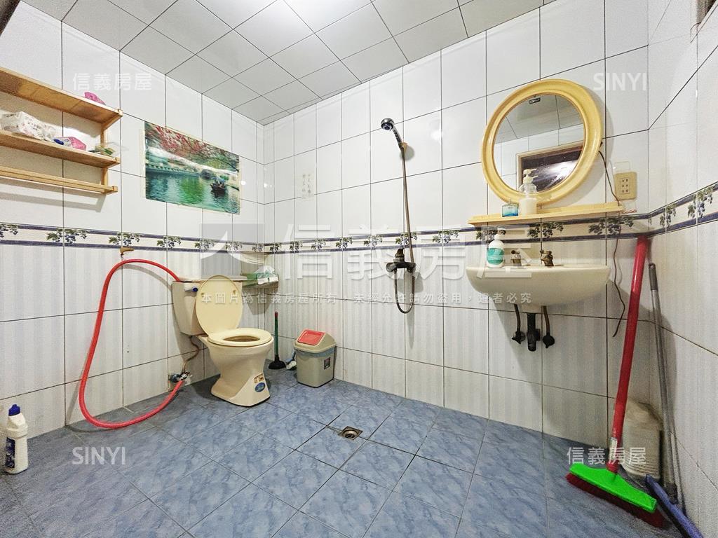 鳳山中正路熱鬧大地坪透店房屋室內格局與周邊環境