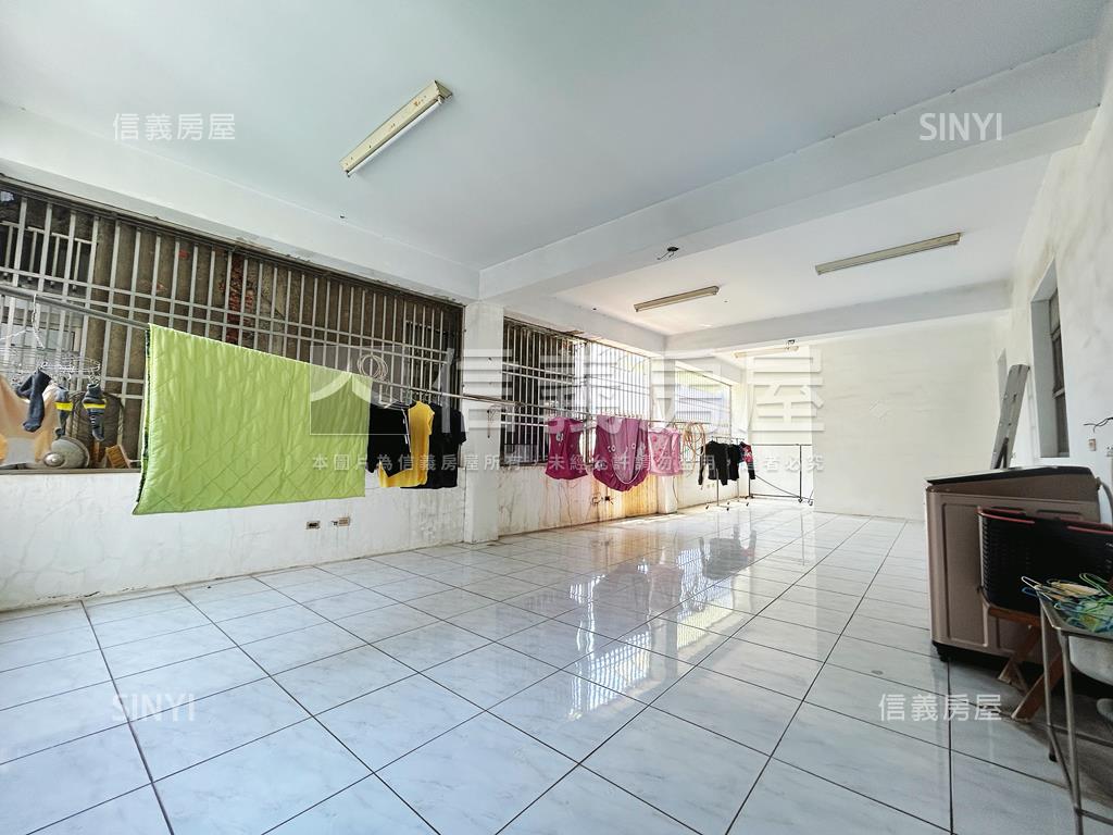 鳳山中正路熱鬧大地坪透店房屋室內格局與周邊環境