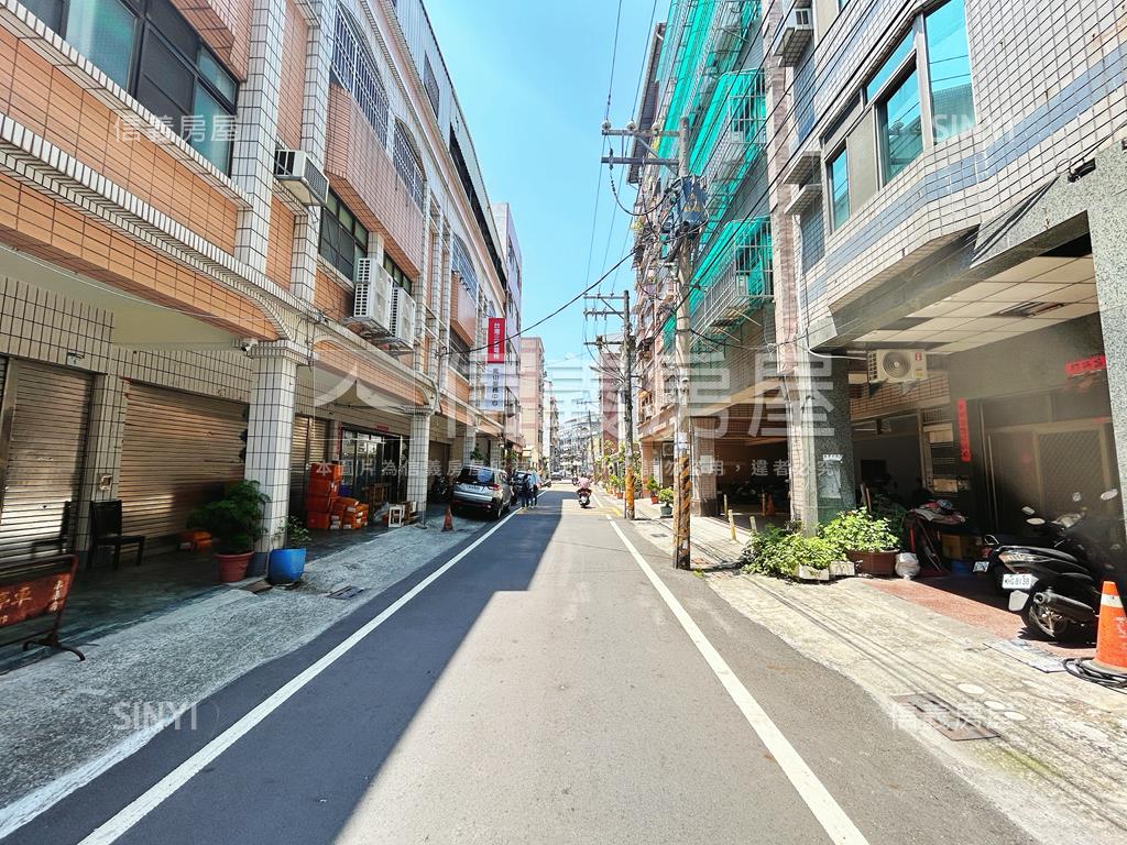 鳳山中正路熱鬧大地坪透店房屋室內格局與周邊環境