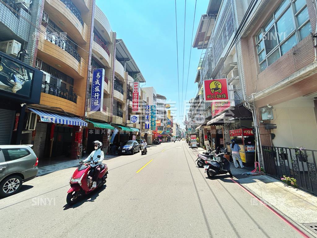 鳳山中正路熱鬧大地坪透店房屋室內格局與周邊環境