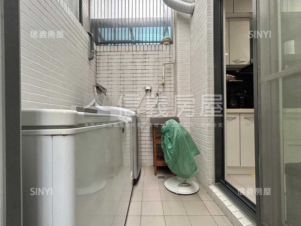 皇龍上院來大車庫別墅房屋室內格局與周邊環境