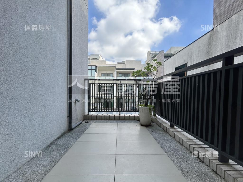 皇龍上院來大車庫別墅房屋室內格局與周邊環境