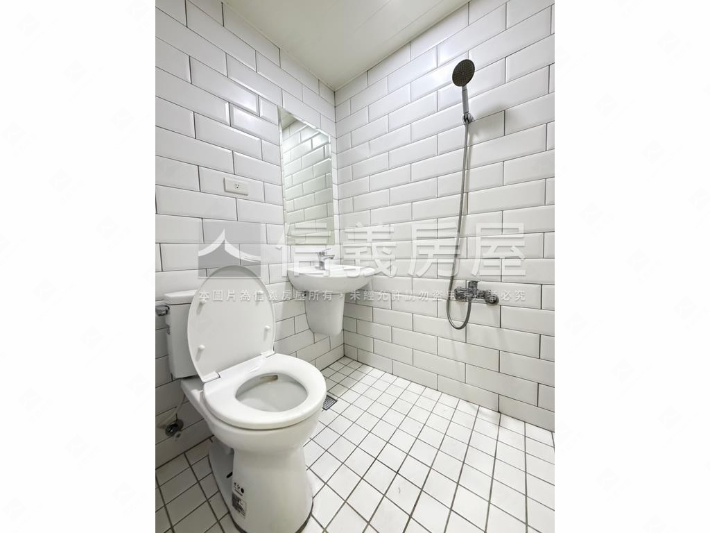 稀有公園麗景河景兩房平車房屋室內格局與周邊環境