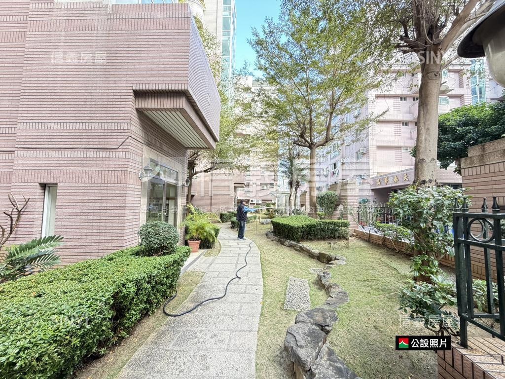 稀有公園麗景河景兩房平車房屋室內格局與周邊環境