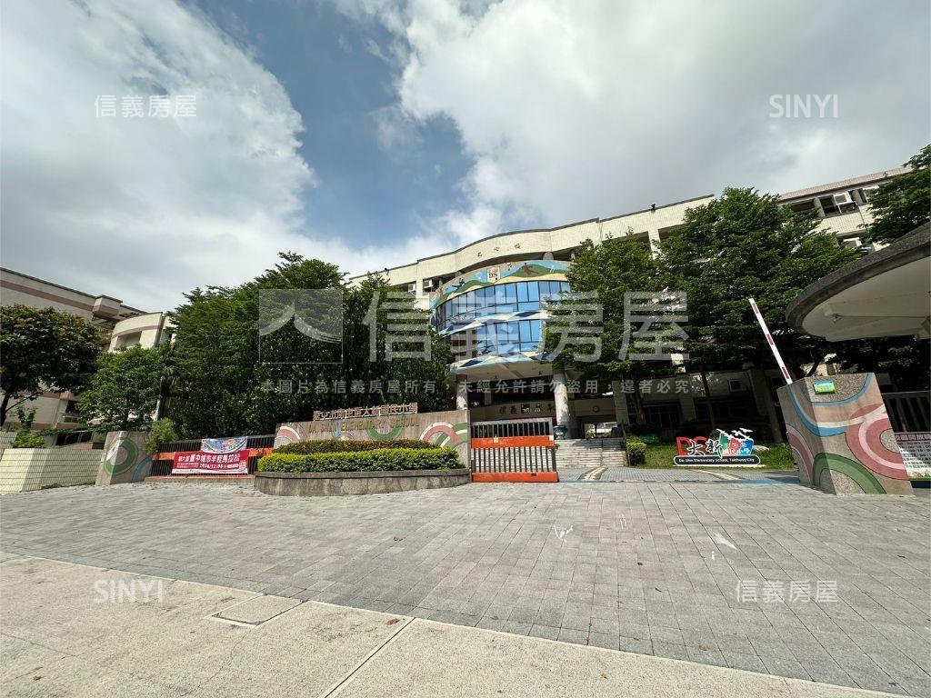 西區經典四房車位房屋室內格局與周邊環境