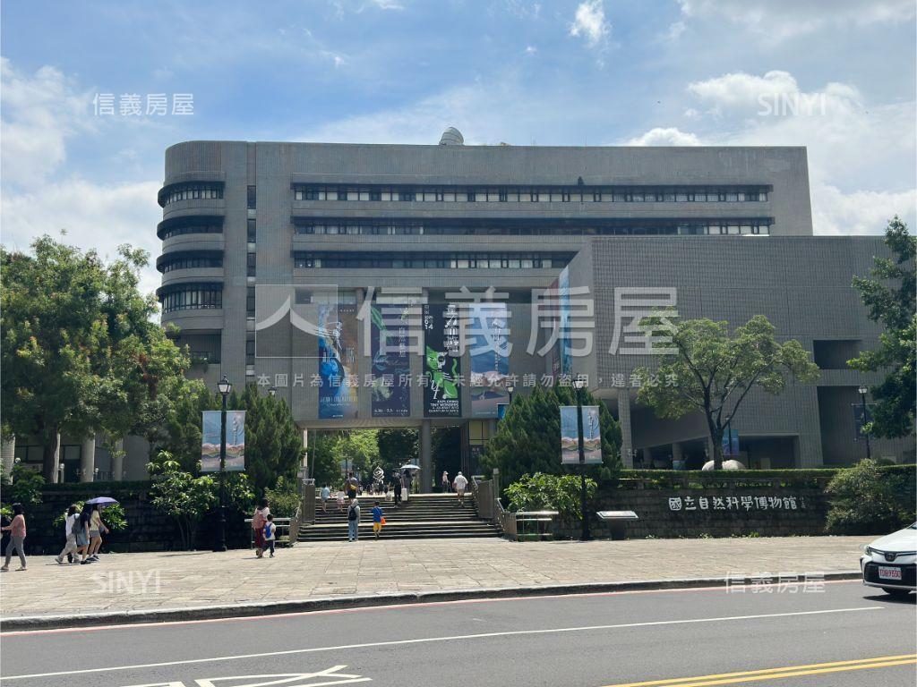 西區經典四房車位房屋室內格局與周邊環境