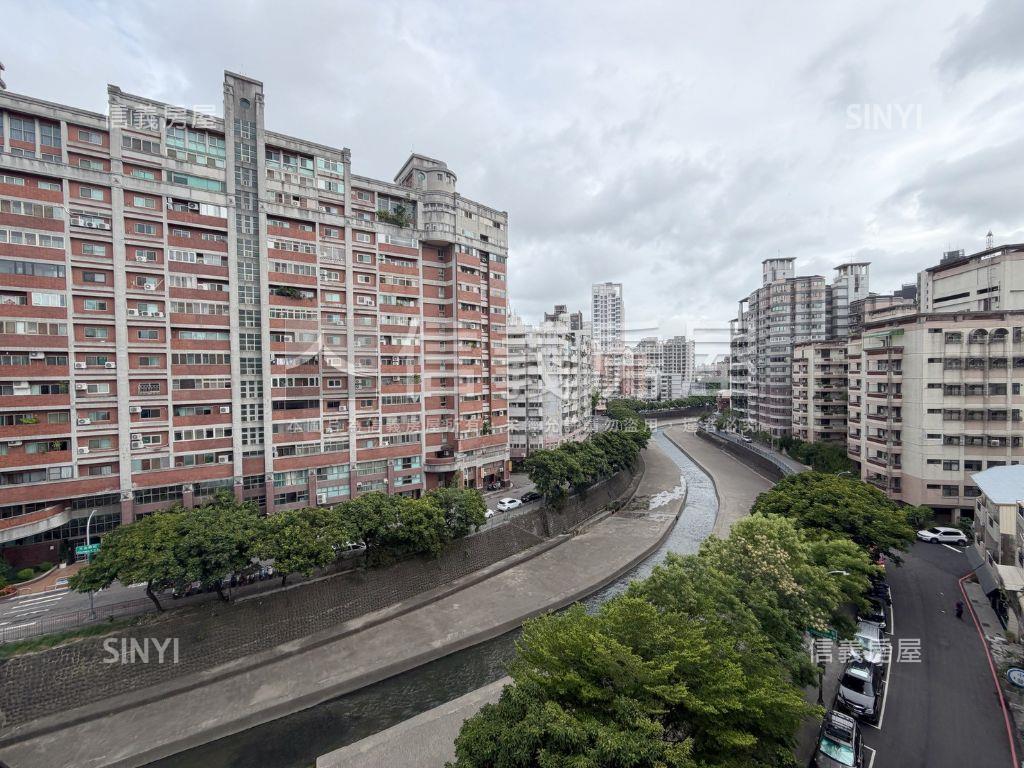 西區萬代四房車位房屋室內格局與周邊環境