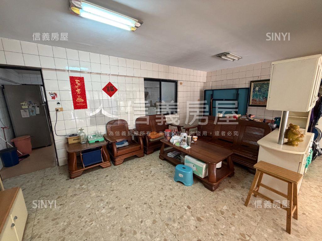 近海東國小傳統雙車墅房屋室內格局與周邊環境