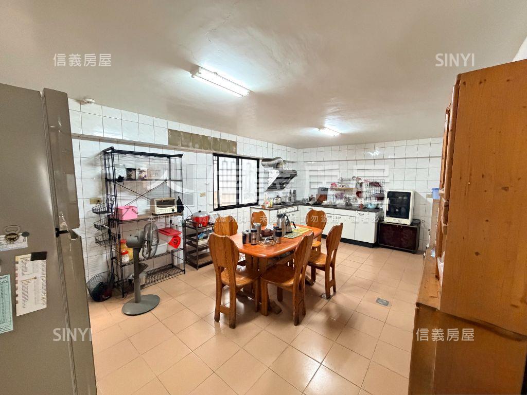 近海東國小傳統雙車墅房屋室內格局與周邊環境