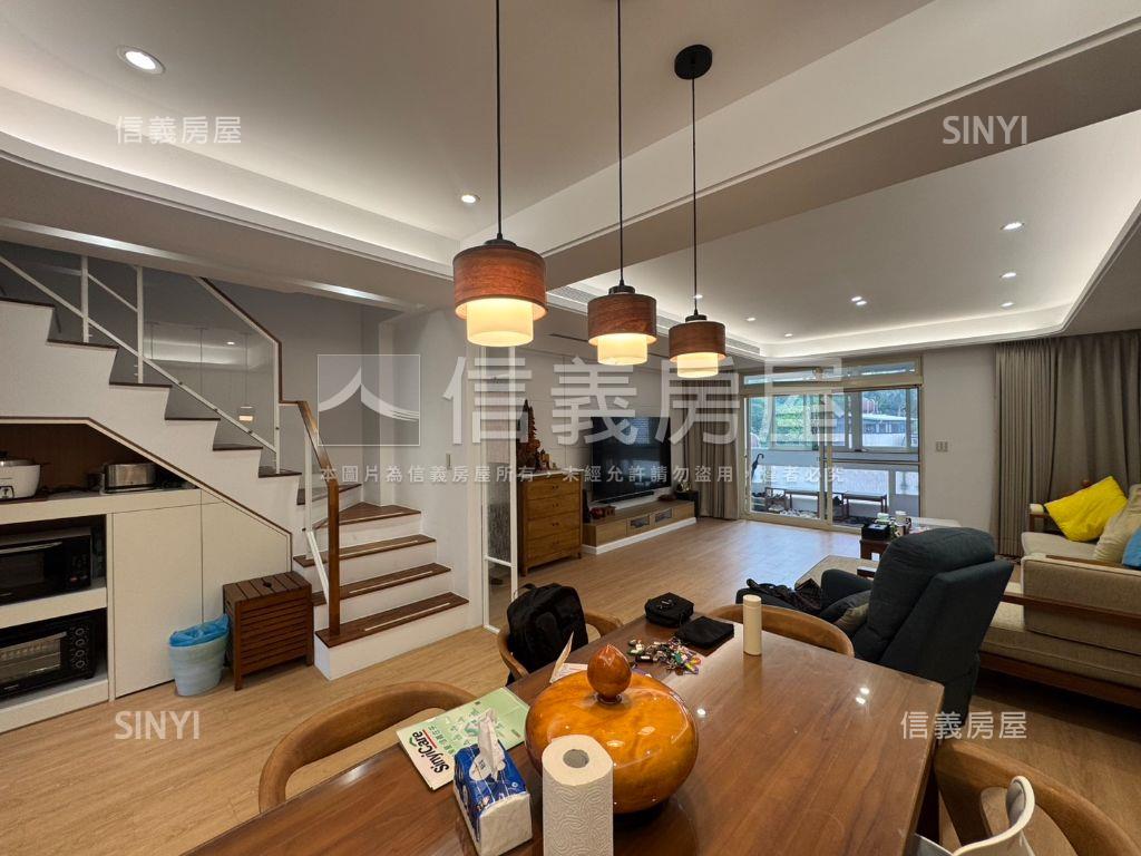 美妝山景四房華廈房屋室內格局與周邊環境