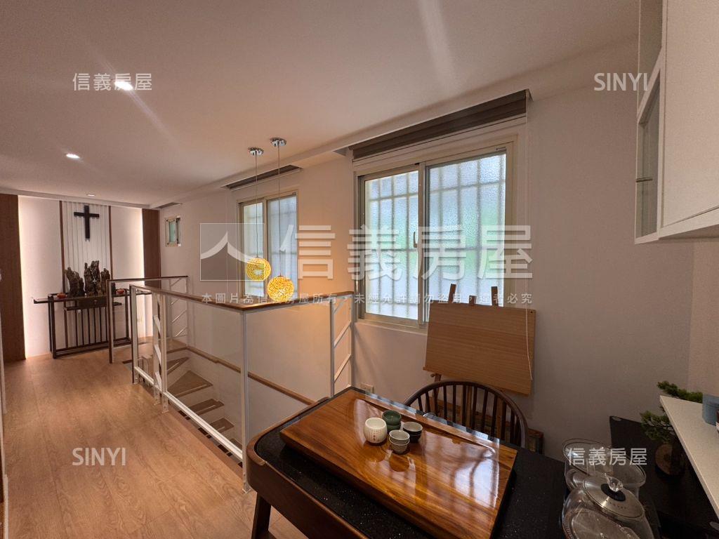 美妝山景四房華廈房屋室內格局與周邊環境