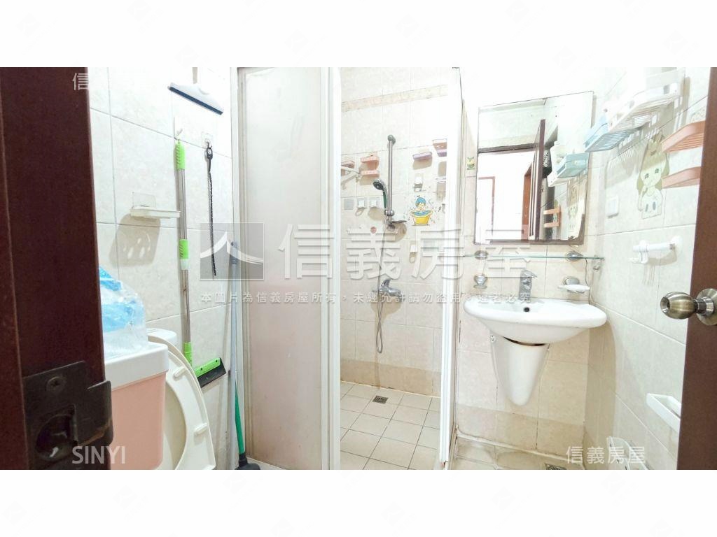 三秀雅硯校園邊間車庫透天房屋室內格局與周邊環境