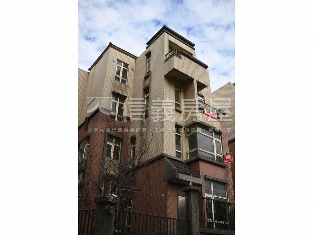 三秀雅硯校園邊間車庫透天房屋室內格局與周邊環境