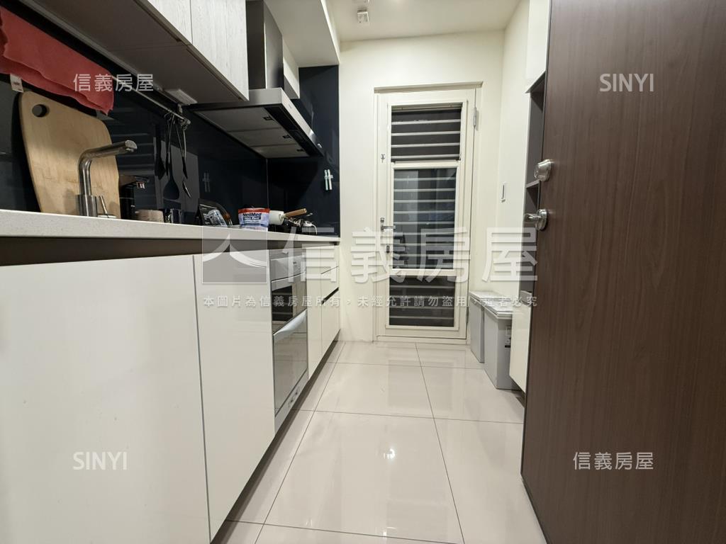 洲際Ｗ高樓層大２房平車房屋室內格局與周邊環境