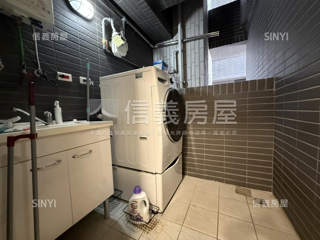 洲際Ｗ高樓層大２房平車房屋室內格局與周邊環境