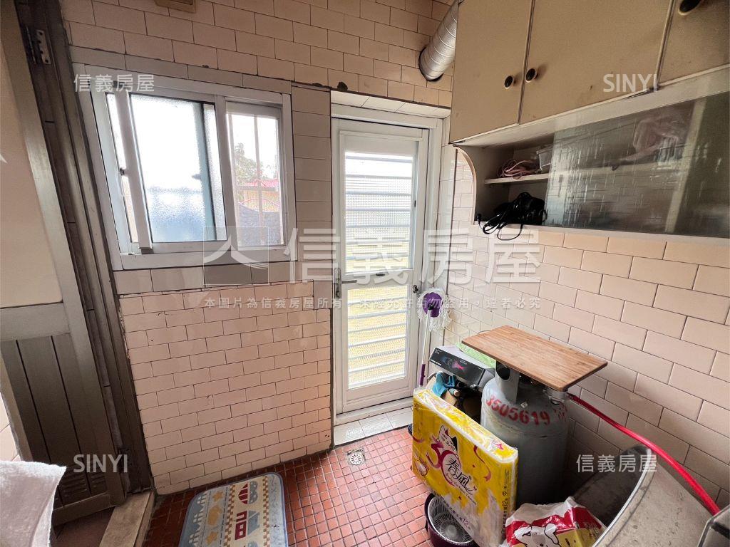 左營大路稀有釋出透天房屋室內格局與周邊環境