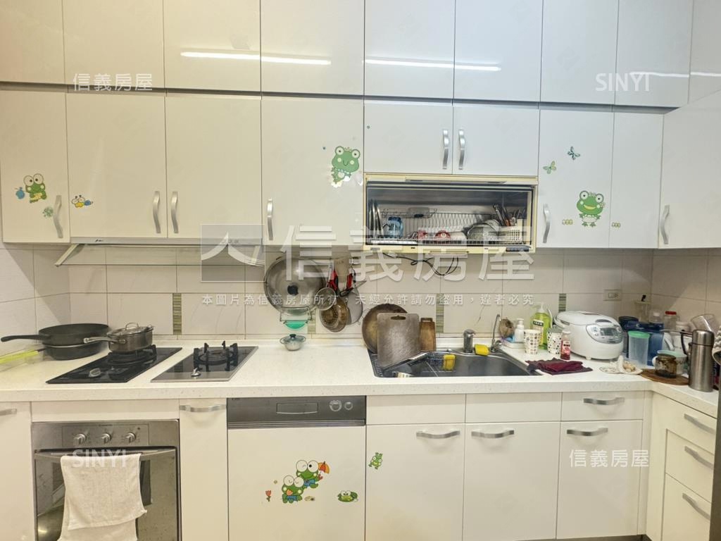 近康乃薾椰林觀景露臺四房房屋室內格局與周邊環境