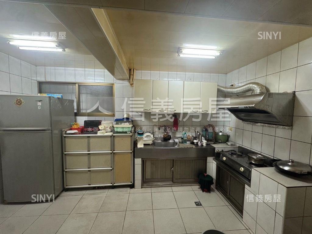 南港展覽館路寬稀有一樓房屋室內格局與周邊環境