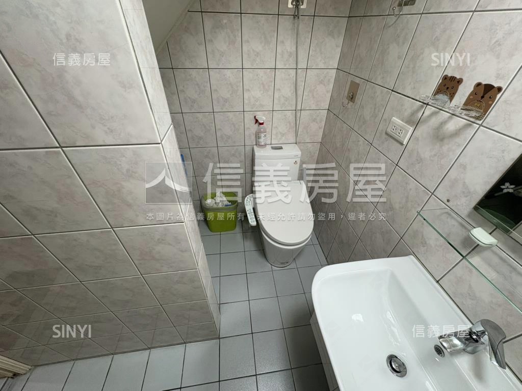 近信義國中小三房附平車房屋室內格局與周邊環境