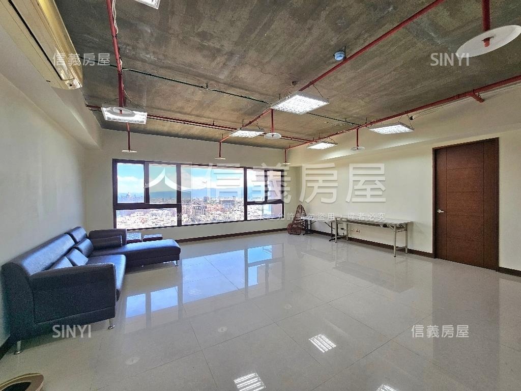 廣二頂樓大器四房三車位房屋室內格局與周邊環境