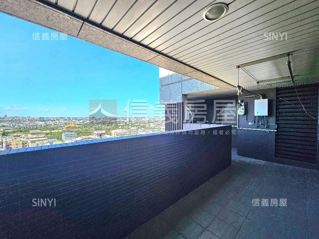 廣二頂樓大器四房三車位房屋室內格局與周邊環境