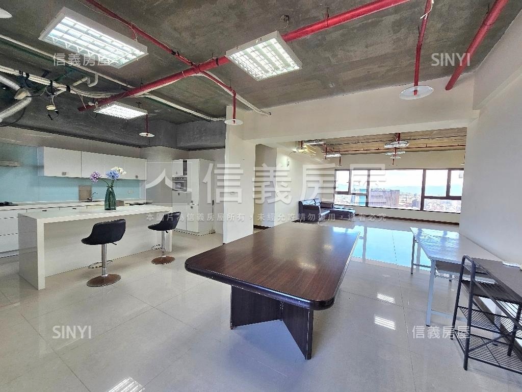 廣二頂樓大器四房三車位房屋室內格局與周邊環境